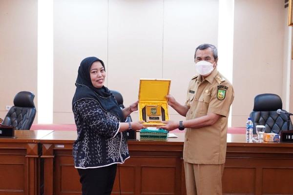 Patuh Sampaikan LHKPN, KPK Apresiasi Gubri Syamsuar